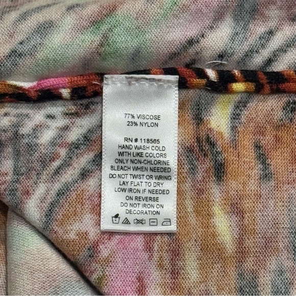 Quacker Factory Leopard and Floral Print Rhinestone V-Neck Blouse Size S - Picture 8 of 10